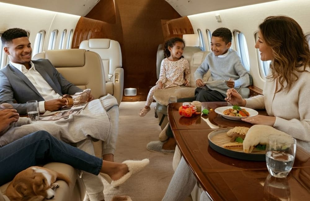 Multigenerational family on private plane – US luxury travel trends. Image: Shutterstock