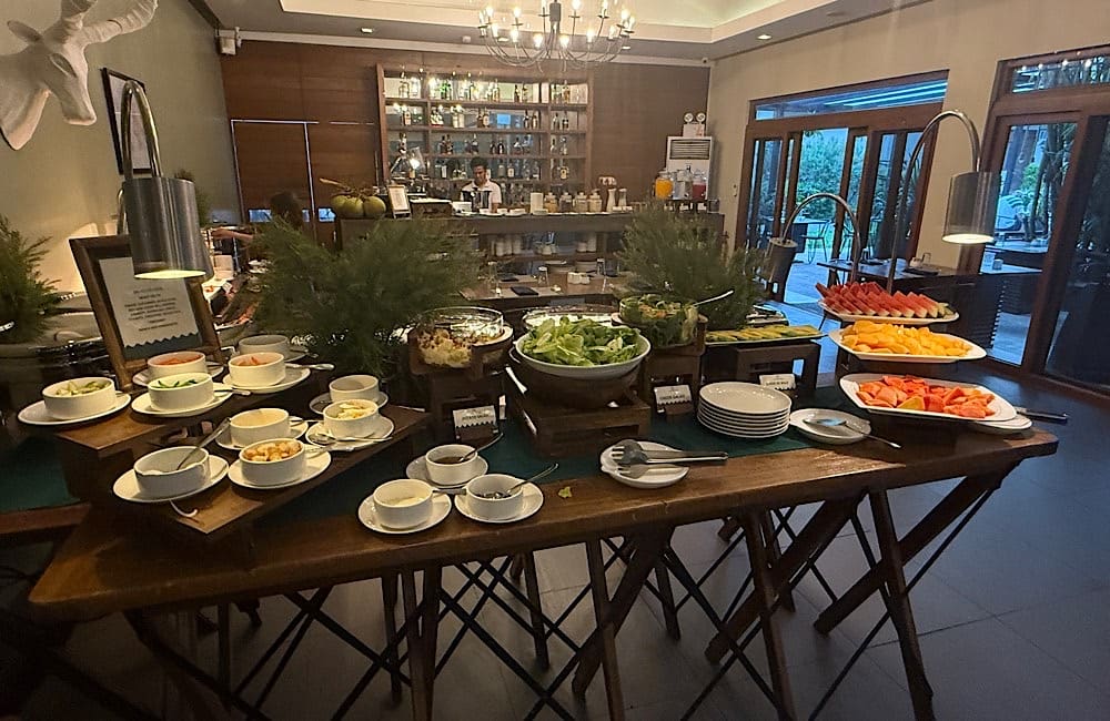 Coron Breakfast at Hunt changes daily, but expect fresh fruit, local staples, and plenty of thoughtful touches—like calamansi juice on ice and warm pandesal rolls.