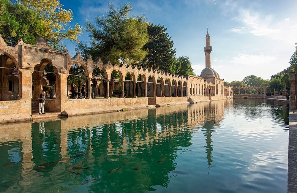 Şanlıurfa, Balıklıgöl Lake in Türkiye. Image: GoTürkiye