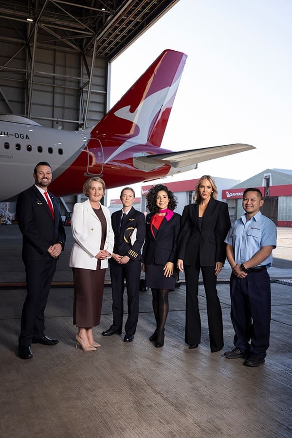 Qantas Group CEO Vanessa Hudson (second from left) with Rebecca Vallance (second from right) and QF crew. New Qantas crew uniform
