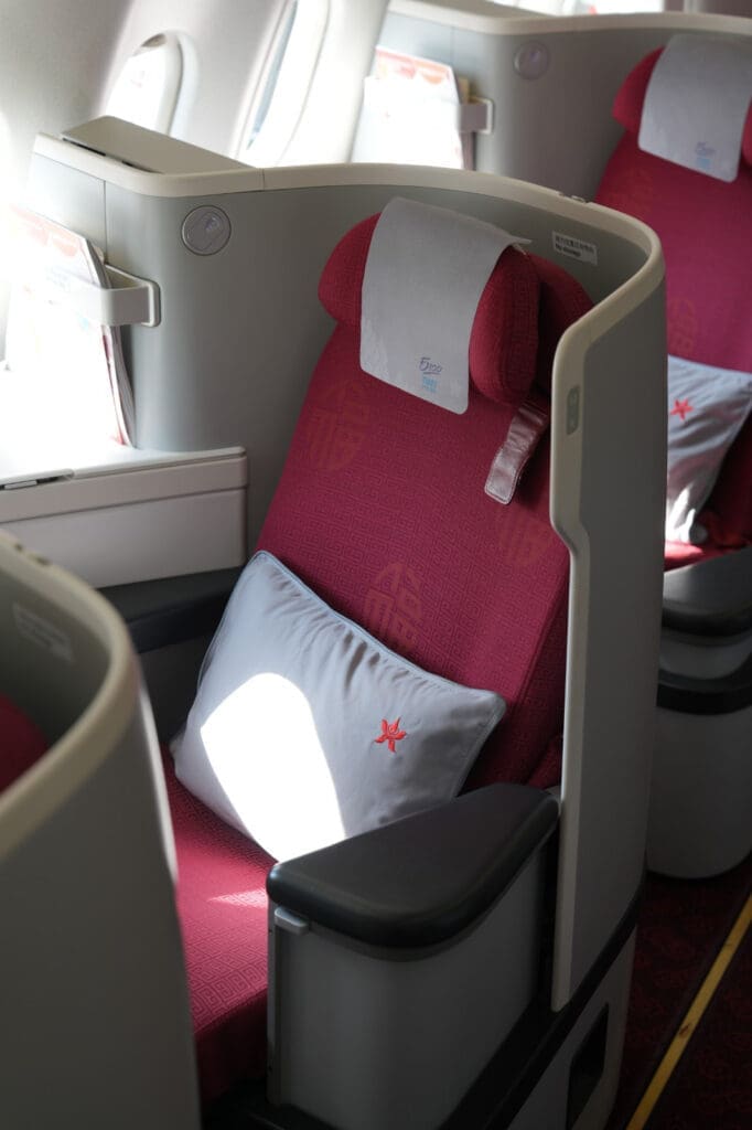 Business Class seating ©Hong Kong Airlines